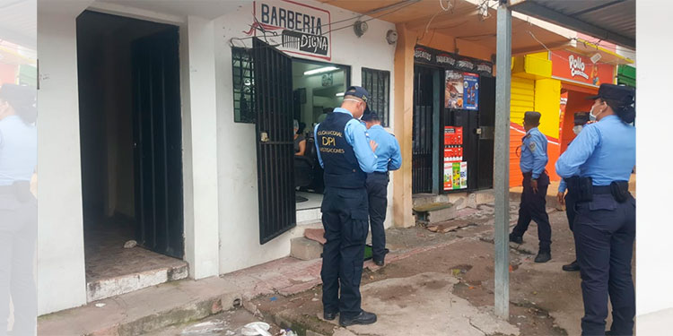 Policía supervisa negocios que no acatan cierre temporal en la colonia Kennedy
