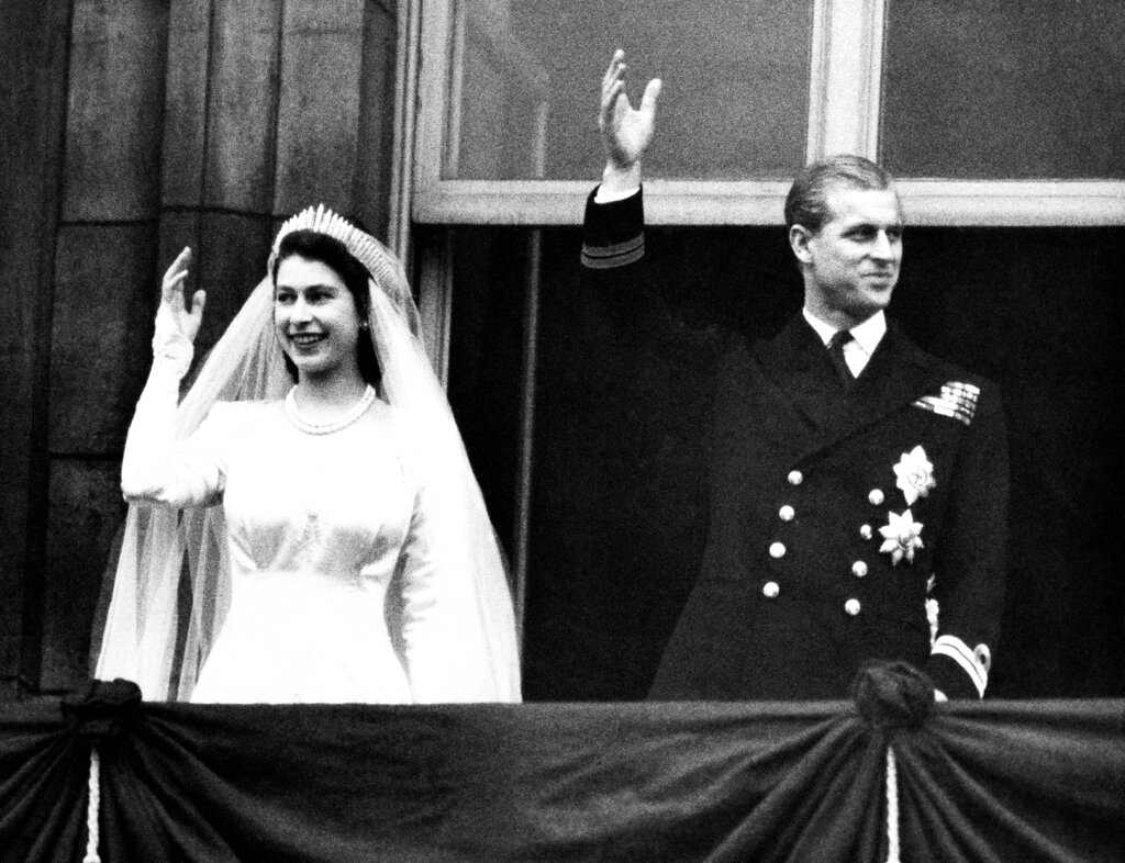 Aún junto a la reina el príncipe Felipe celebra sus 99 años