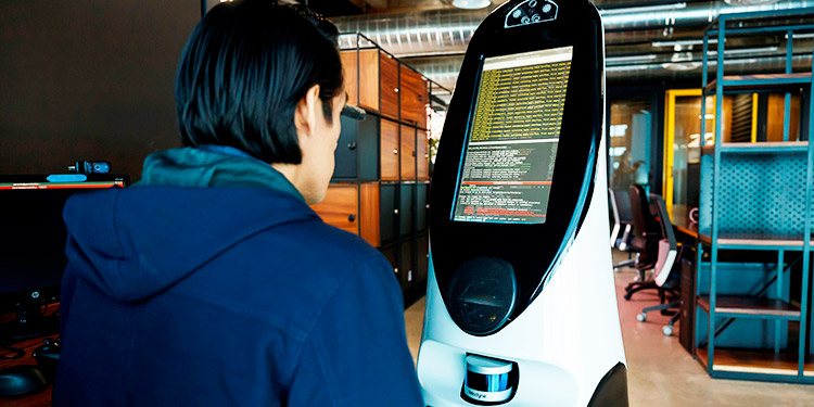 Robot mexicano es herramienta útil en la batalla contra el coronavirus (Video)