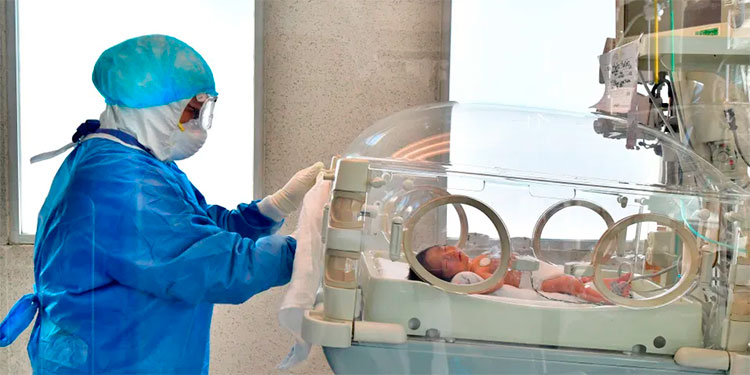 Trillizos recién nacidos dan positivo a coronavirus