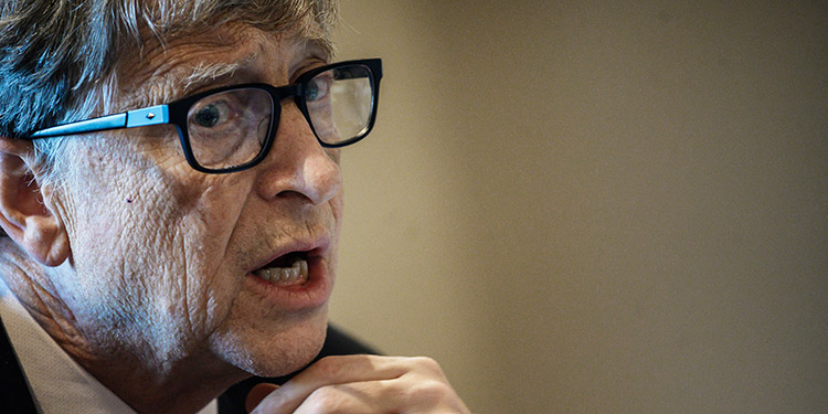 Bill Gates critica las teorías conspirativas que lo acusan de la pandemia