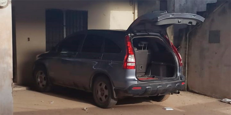 En guarida de pandilleros recuperan auto robado