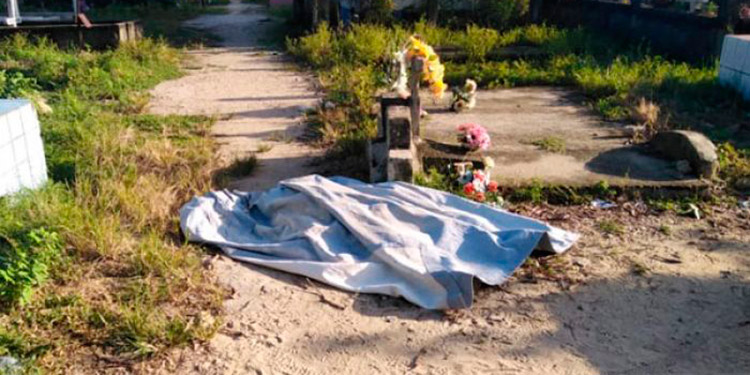 Con filoso machete lo ultiman en cementerio