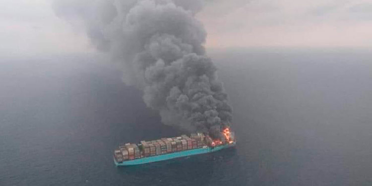 Circulan noticias falsas sobre barco en llamas en pleno océano (Video)