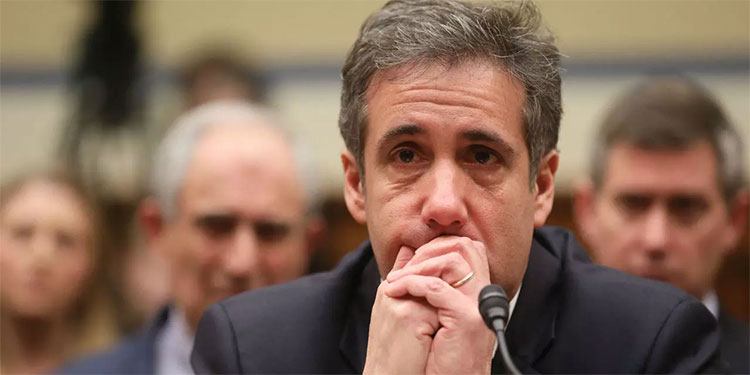 Exabogado de Trump vuelve a prisión por violar arresto