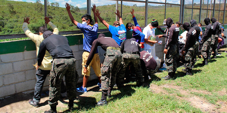 Nueve armas más y conexiones de internet hallan en Penitenciaría (Fotos)