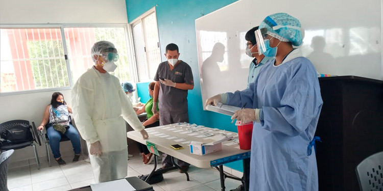 Personal contratado para atender casos COVID-19 solicita pago