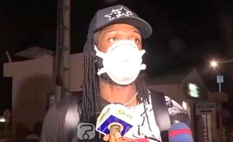 Sin goles y una expulsión Adebayor se despide de Olimpia