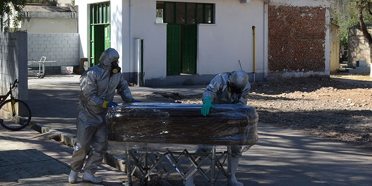 Cadáveres se acumulan en casas por falta de espacio en cementerios de ciudad boliviana