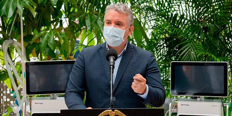 Duque entrega respiradores para atender emergencia por COVID-19
