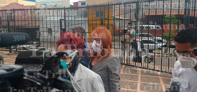 Exdirectora de Invest-H comparece ante el MP por caso Hospitales Móviles