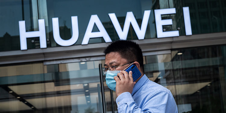 Estados Unidos anuncia restricciones de visados para empleados de Huawei