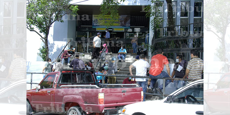 Largas filas en el IHSS para hacerse la prueba rápida