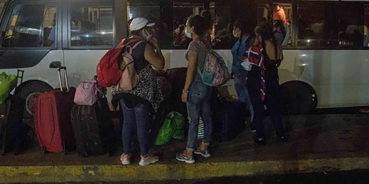Unos 44 nicaragüenses varados entre Guatemala y Honduras buscan volver a casa