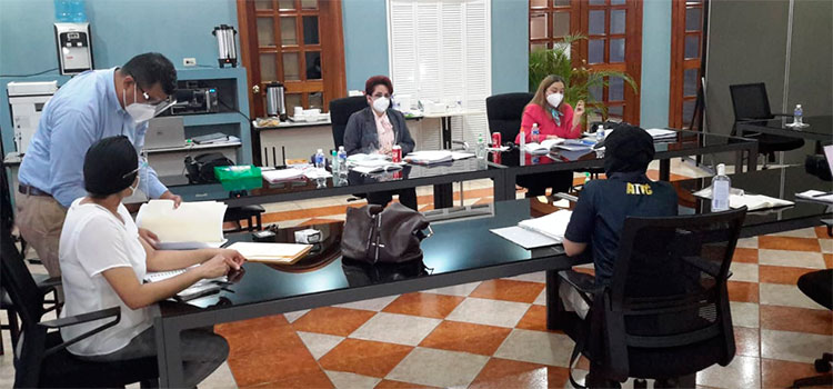 MP toma declaración a ministra de Finanzas por caso “hospitales móviles”