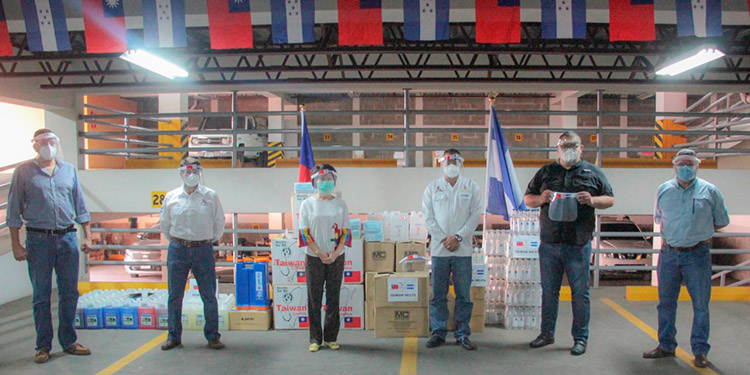 Taiwán dona equipo de protección y bioseguridad a MiAmbiente+
