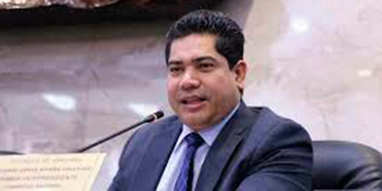 Walter Chávez: “En Comisión de Energía no habemos pícaros”