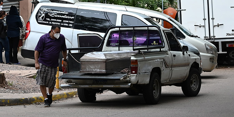 Compra de ataúdes baja en 80% al disminuir muertes por COVID-19