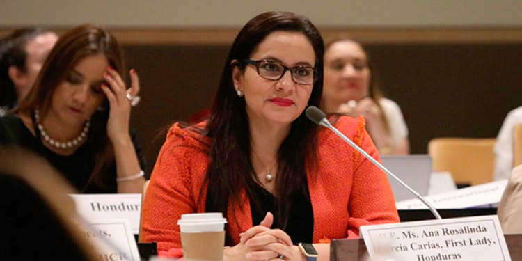 Primera Dama llama a escribir una nueva historia en la educación