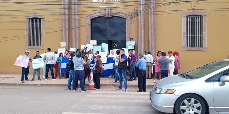 Trabajadores exigen cumplir reajuste salarial