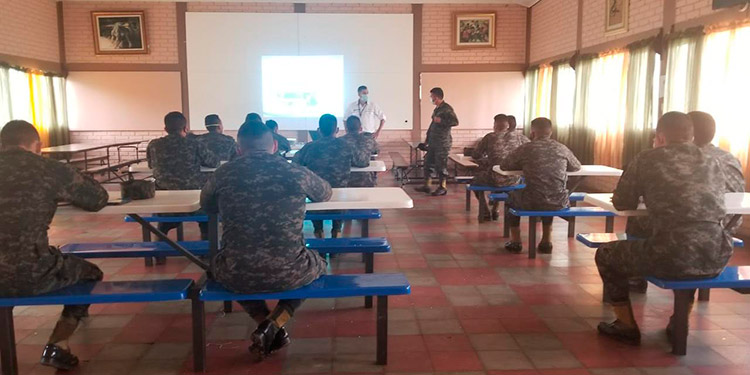 Capacitan a militares en prevención de langosta