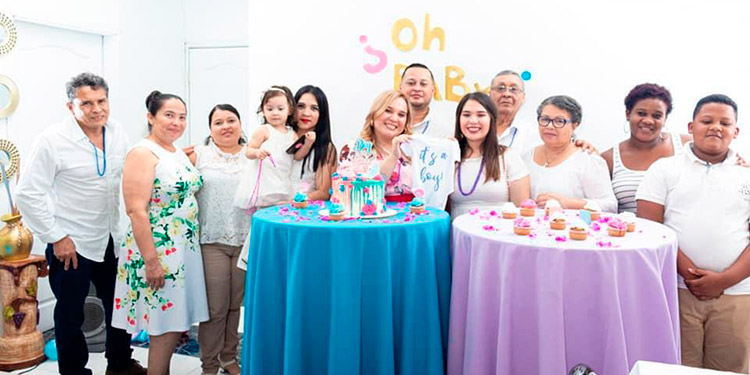 Esposos Mejía - Zúniga revelan el sexo de su bebé