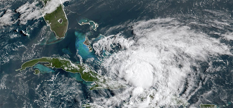 Isaías se debilita a tormenta tropical antes de llegar a Florida