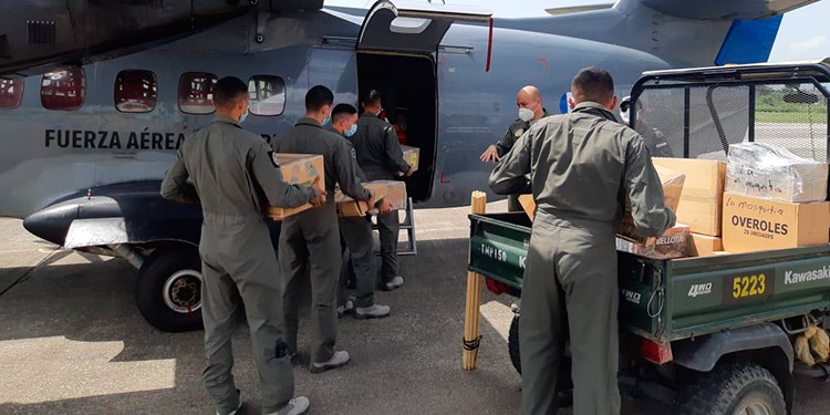 Maquiladores llevan ayuda a pobladores de la mosquitia