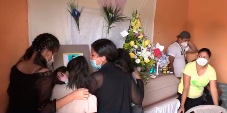 Con respiración artificial se aferra a la vida envenenado con monóxido