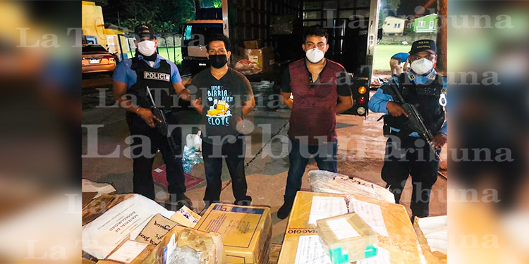 Capturan a dos hombres con mercadería robada a empresa de mensajería