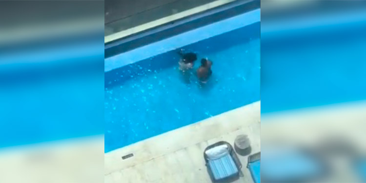 Graban a pareja teniendo sexo en piscina de un hotel (Video)