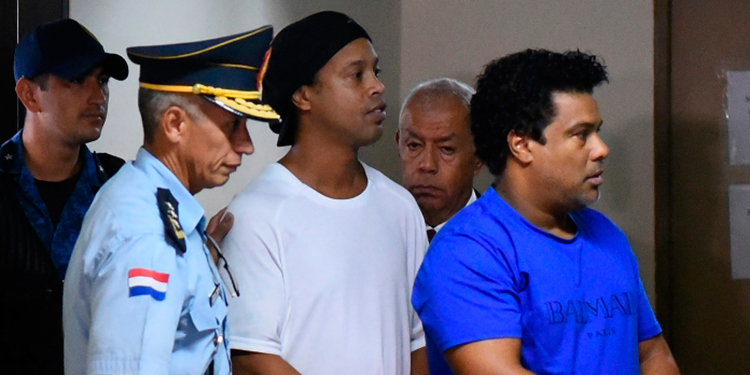 Ronaldinho y su hermano obtendrían libertad tras 6 meses de reclusión