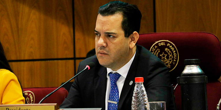 Imputan al ministro de Agricultura paraguayo por presunto lavado de dinero
