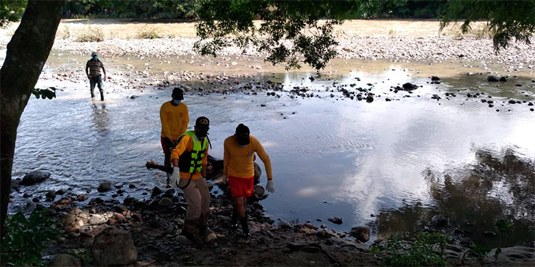 Bomberos recuperan cadáver de un hombre en río Ulúa