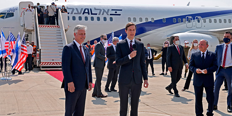 Llega a Abu Dabi el primer vuelo comercial entre Israel y Emiratos (Video)