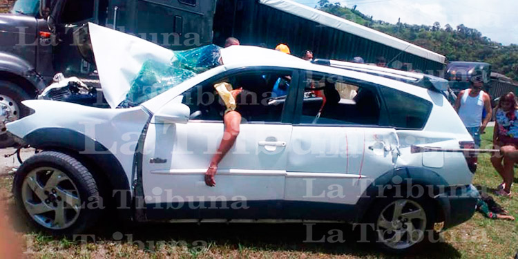 Tres muertos y varios heridos deja accidente vehicular en Cortés