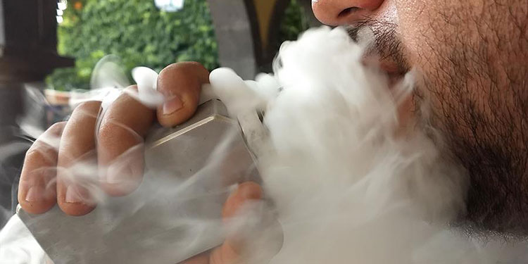 Hallan más incidencia de COVID-19 con el uso de cigarrillos electrónicos