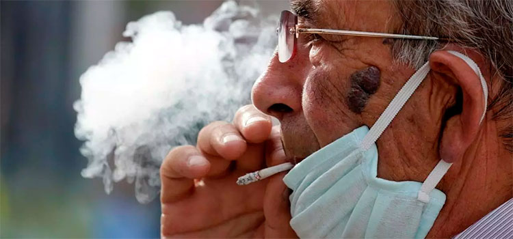 ¿Se transmite el COVID-19 con el humo del cigarrillo?