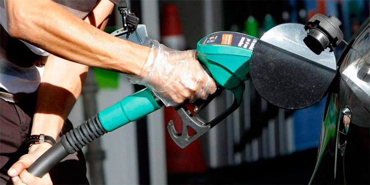 Las gasolinas bajarán por segunda ocasión