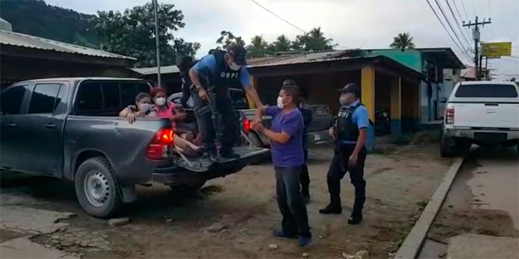 Detienen a tres distribuidores de droga en el sector de Trojes