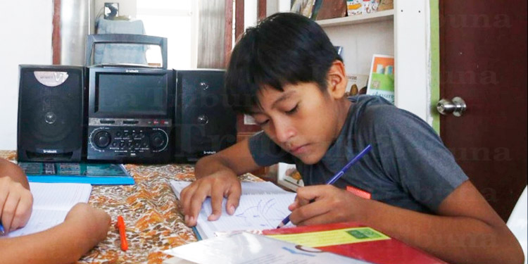 Más de 1.6 millones de estudiantes se mantienen vinculados al sistema de educación