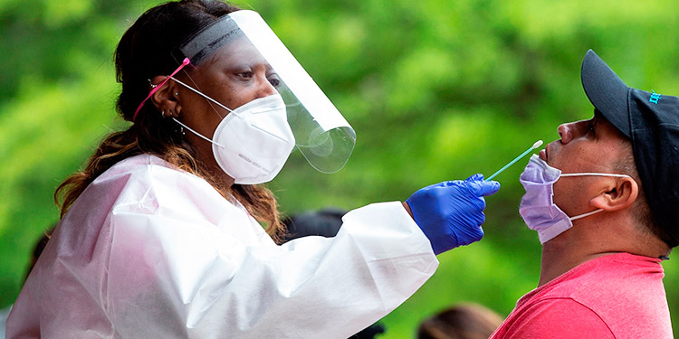Hombre de 25 años, posible primer caso de reinfección de COVID-19 en EEUU