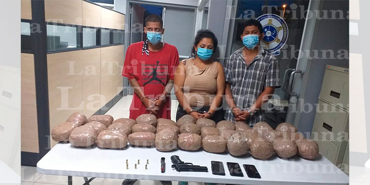 Detienen a tres jóvenes en posesión de marihuana en Comayagua