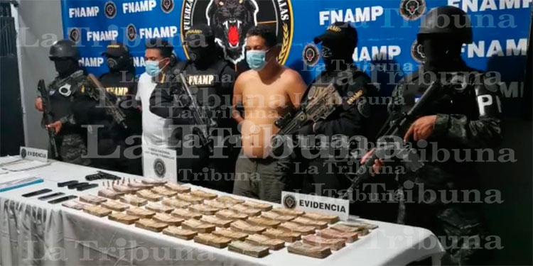Con 600 mil lempiras capturan a dos administradores de la MS-13