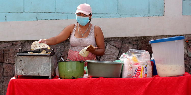 Mujeres huyen de la violencia a casas secretas en Honduras