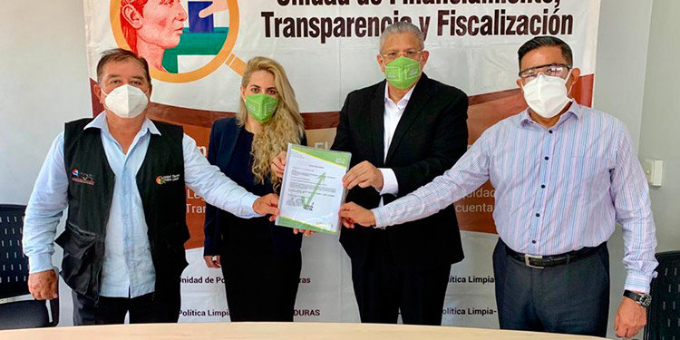 Nueva Ruta presenta informe financiero a la Unidad de Política Limpia