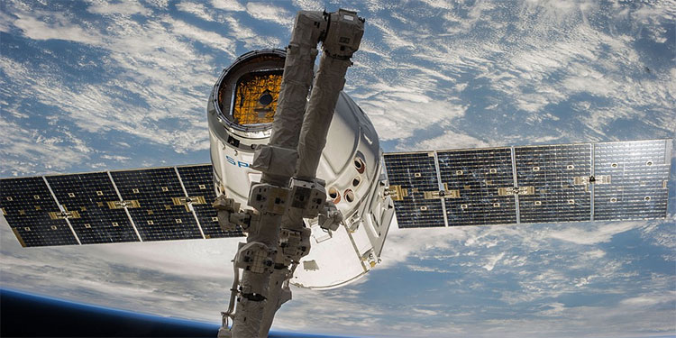 SpaceX sigue aumentando su red de satélites para internet