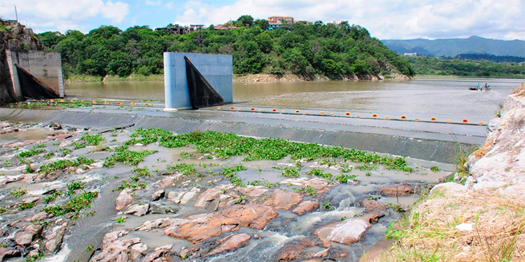 Pese a tormentas 70 colonias están sin agua potable