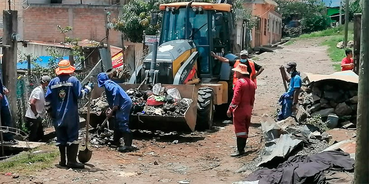 Auxilian a familias afectadas por lluvias