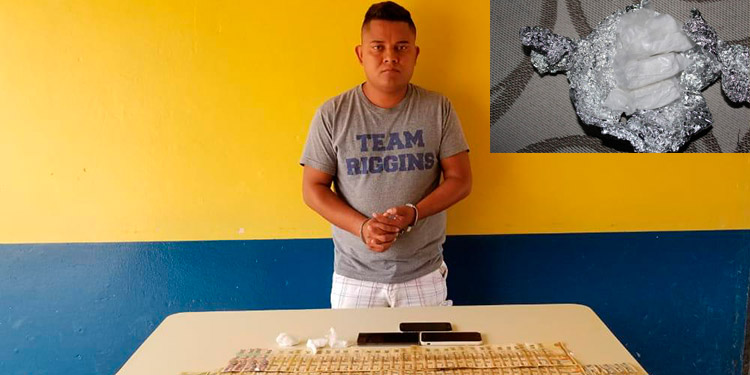 Lo atrapan en posesión de cocaína, auto y L10,126
